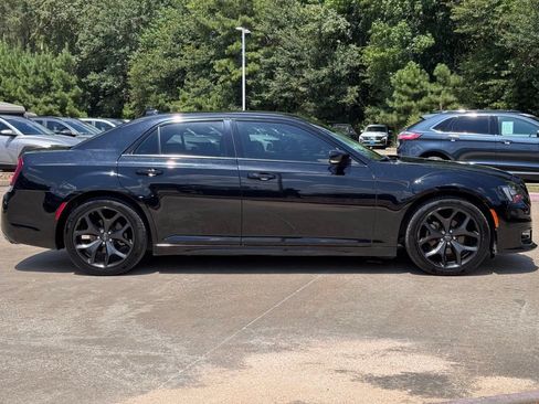 Used 2022 Chrysler 300 Touring L RWD image 10