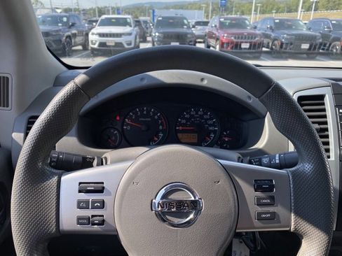 Used 2019 Nissan Frontier SV image 15