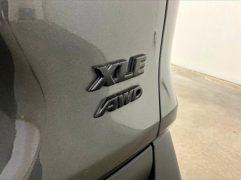 Used 2021 Toyota RAV4 XLE Premium image 24