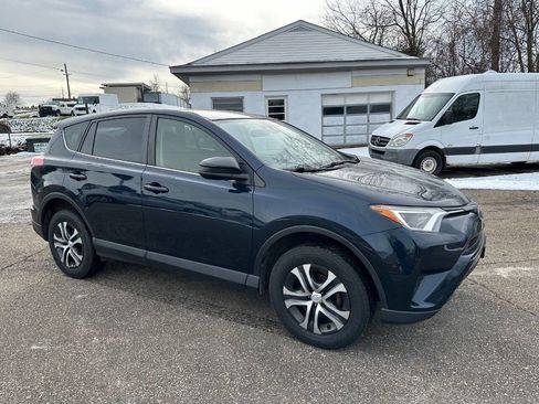 Used 2017 Toyota RAV4 LE image 4