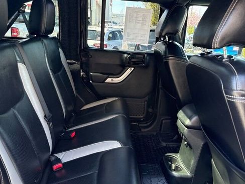 Used 2018 Jeep Wrangler Unlimited Sahara w/ Max Tow Package AWD/4WD image 17
