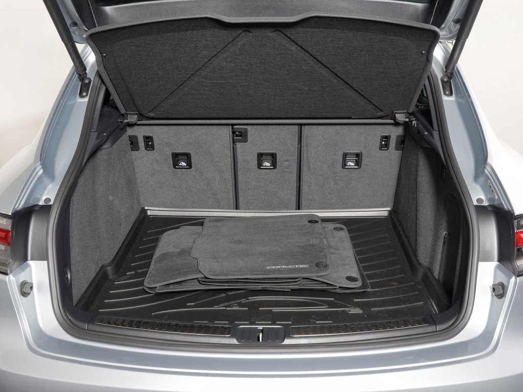Certified 2025 Porsche Macan w/ Premium Package Plus AWD/4WD image 45