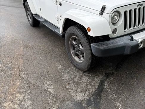 Used 2018 Jeep Wrangler Unlimited Sahara AWD/4WD image 6