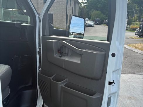 Used 2016 GMC Savana 3500 RWD image 27