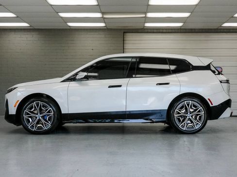 Used 2024 BMW iX xDrive50 w/ Premium Package AWD/4WD image 4