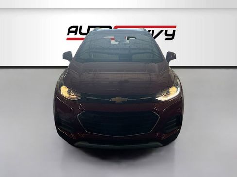 Used 2019 Chevrolet Trax LT FWD image 2