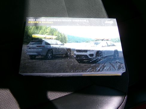 Used 2023 Jeep Grand Cherokee Altitude AWD/4WD image 49