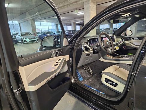 New 2026 BMW X7 M60i image 32