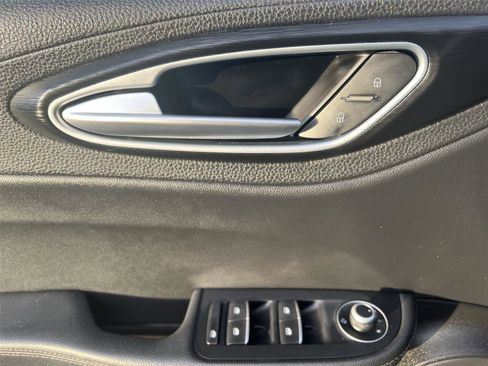 Used 2017 Alfa Romeo Giulia Sprint w/ Cold Weather Package image 12