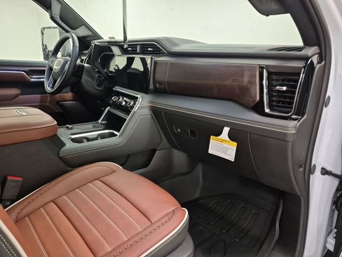 New 2026 GMC Sierra 2500 Denali Ultimate w/ LPO, Black Badging Package image 30