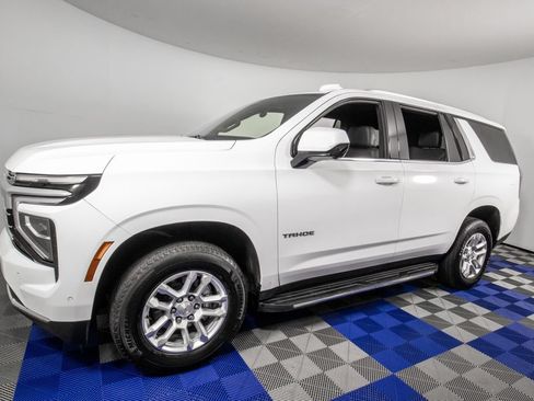 Used 2025 Chevrolet Tahoe LT RWD image 3