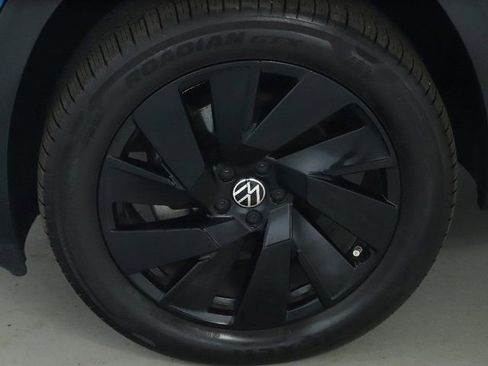 Used 2024 Volkswagen Atlas Cross Sport SE w/ Black Wheel Package FWD image 36