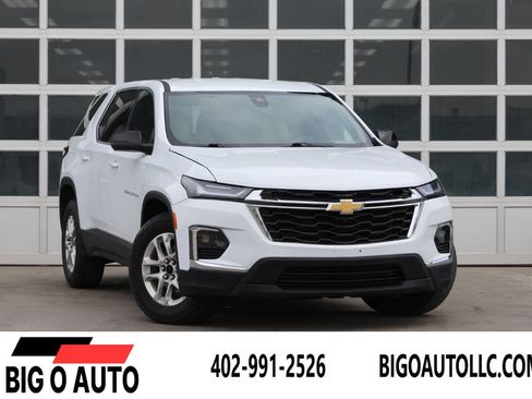 Used 2022 Chevrolet Traverse LS image 1