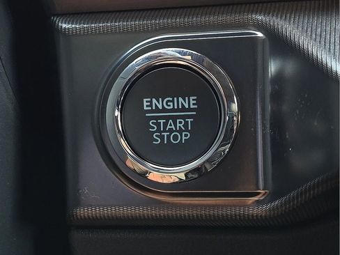 Used 2025 Ford F150 Platinum w/ FX4 Off-Road Package image 15