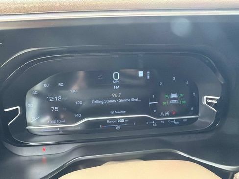 Used 2022 GMC Yukon XL Denali w/ Advanced Technology Package AWD/4WD image 31