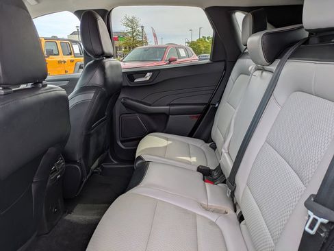 Used 2023 Ford Escape SE FWD image 15
