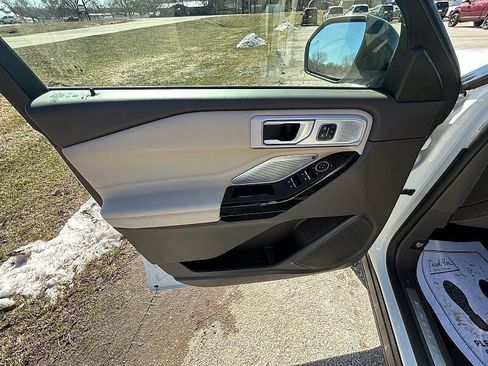 Used 2021 Ford Explorer Platinum w/ Equipment Group 601A AWD/4WD image 56