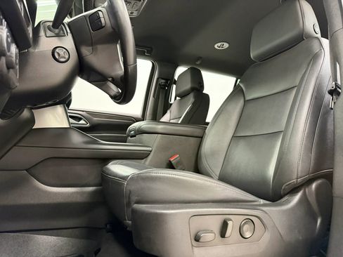 Used 2022 Chevrolet Suburban Z71 w/ Luxury Package AWD/4WD image 15