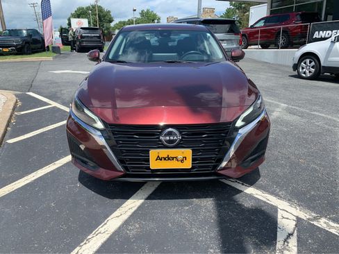 Used 2024 Nissan Altima 2.5 SV w/ SV Premium Package AWD/4WD image 2