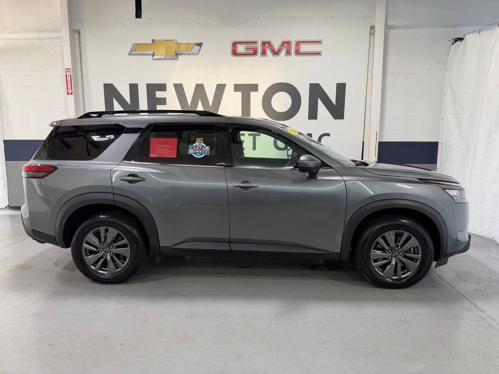 Used 2024 Nissan Pathfinder SV FWD image 29