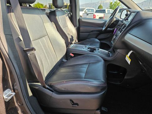 Used 2017 Dodge Grand Caravan GT FWD image 31