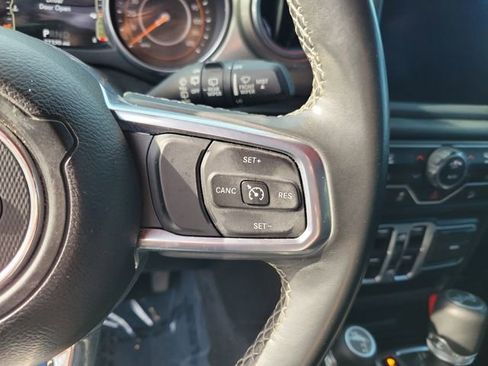 Used 2018 Jeep Wrangler Unlimited Sahara image 14