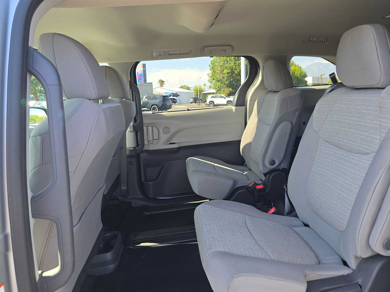 Certified 2022 Toyota Sienna LE FWD image 18