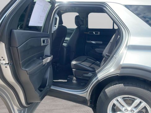 Used 2023 Ford Explorer XLT w/ Equipment Group 202A AWD/4WD image 11