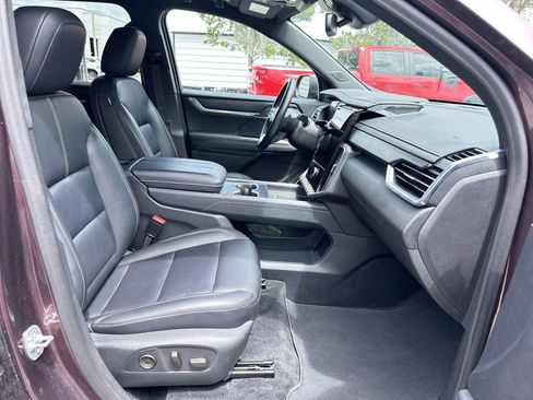 Certified 2024 GMC Acadia Elevation AWD/4WD image 19