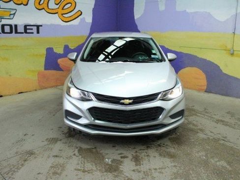Used 2017 Chevrolet Cruze LT w/ Convenience Package image 6