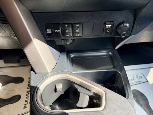 Used 2018 Toyota RAV4 XLE AWD/4WD image 35