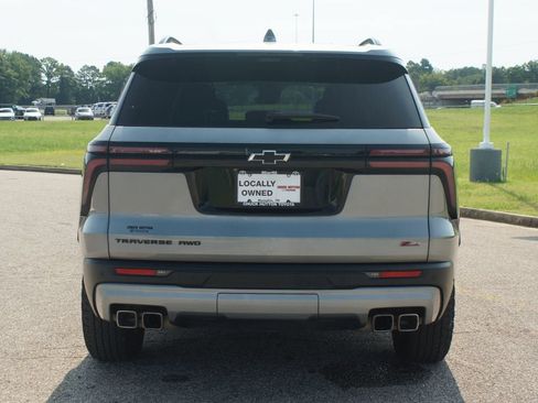Used 2024 Chevrolet Traverse Z71 w/ Enhanced Driving Package AWD/4WD image 3
