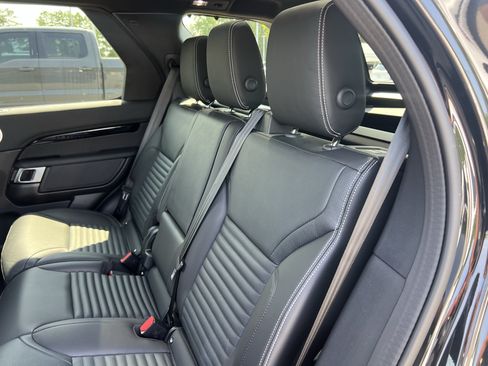 Certified 2025 Land Rover Discovery S AWD/4WD image 35
