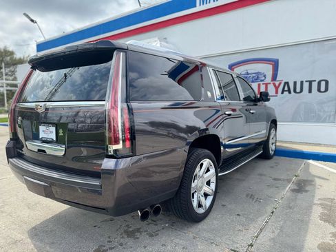 Used 2016 Cadillac Escalade ESV Luxury image 25