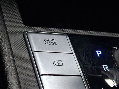 Used 2025 Hyundai Elantra SE FWD image 24