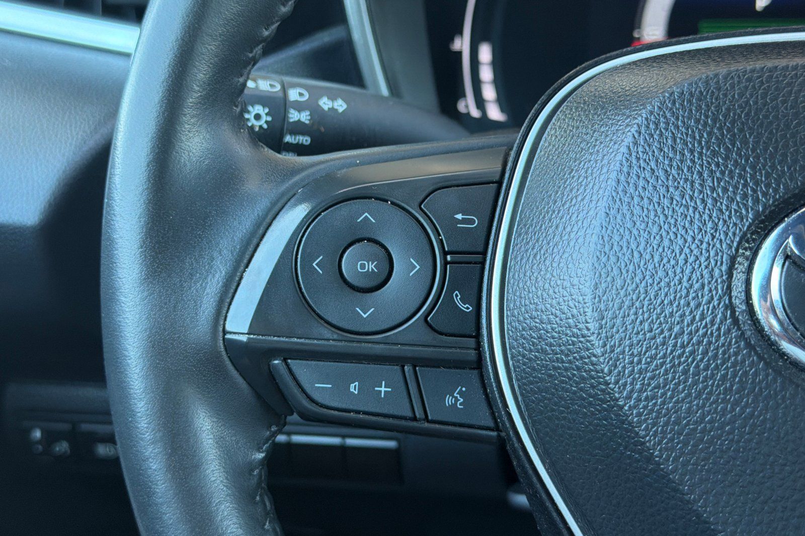 Used 2025 Toyota Corolla XSE FWD image 29