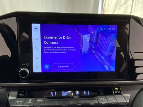 Used 2025 Toyota Camry SE w/ Convenience Package image 16