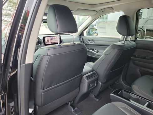 New 2026 Nissan Pathfinder SL AWD/4WD image 12