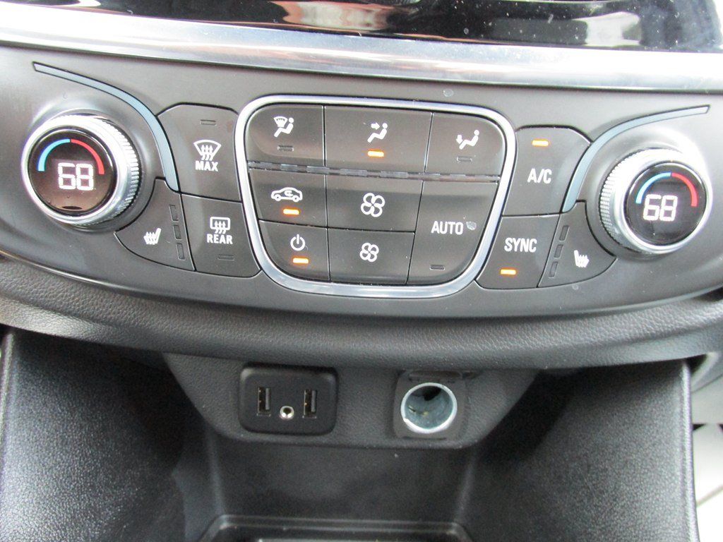 Used 2022 Chevrolet Traverse LT FWD image 13