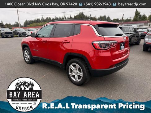Used 2024 Jeep Compass Latitude AWD/4WD image 9