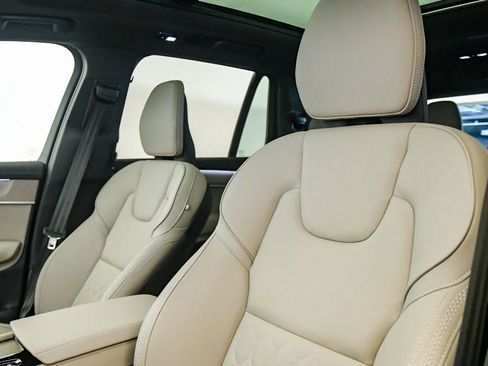 Used 2026 Volvo XC90 B6 Plus w/ Protection Package AWD/4WD image 18