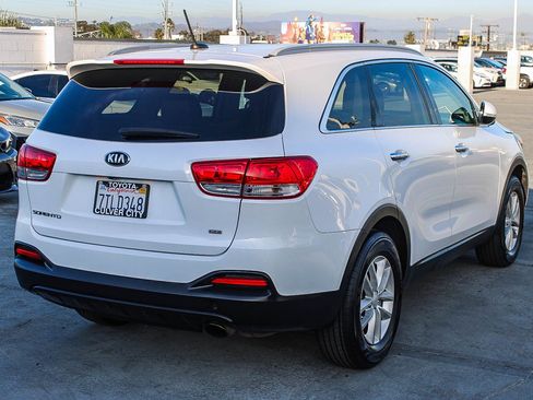 Used 2017 Kia Sorento LX image 9