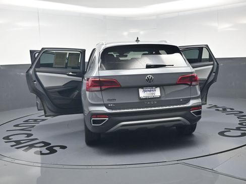 Used 2022 Volkswagen Taos SEL w/ Panoramic Sunroof Package AWD/4WD image 18