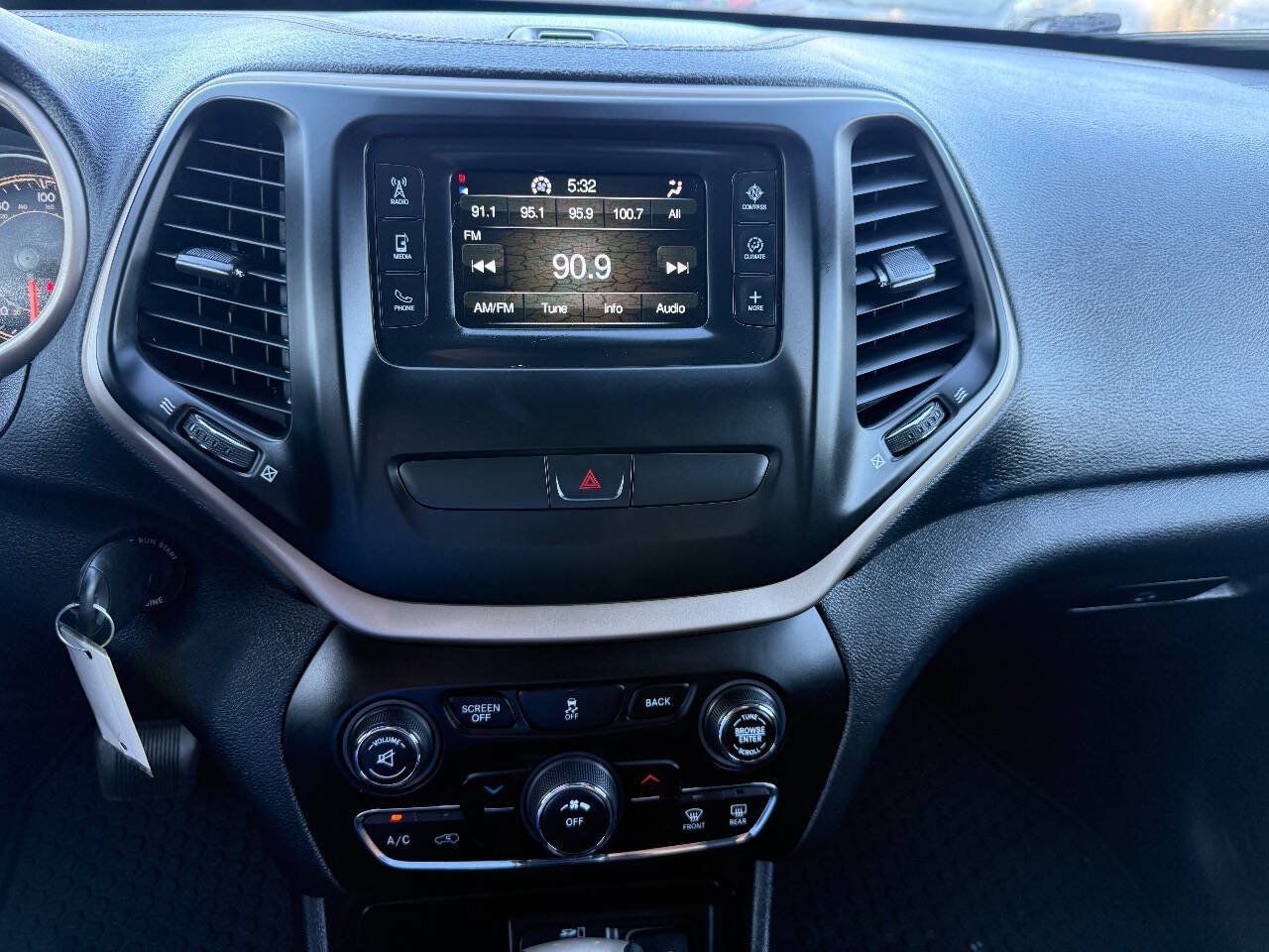 Used 2016 Jeep Cherokee Sport w/ Cold Weather Group AWD/4WD image 15