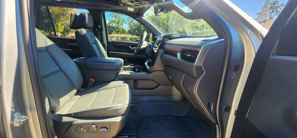 Used 2025 GMC Yukon Denali w/ Denali Reserve Package AWD/4WD image 36
