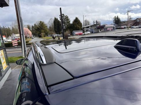 Used 2017 Chrysler Pacifica Limited image 9