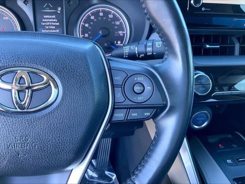 Used 2022 Toyota Venza LE image 24