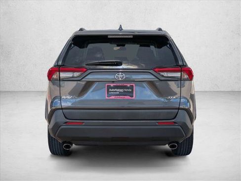 Used 2019 Toyota RAV4 XLE FWD image 7