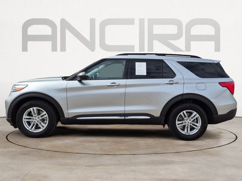 Used 2024 Ford Explorer XLT RWD image 7