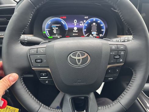 New 2025 Toyota Crown Signia w/ Tow-Hitch Package (TMS) image 21